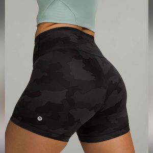 Lululemon Wunder Train Contour Fit High-Rise Short 4"